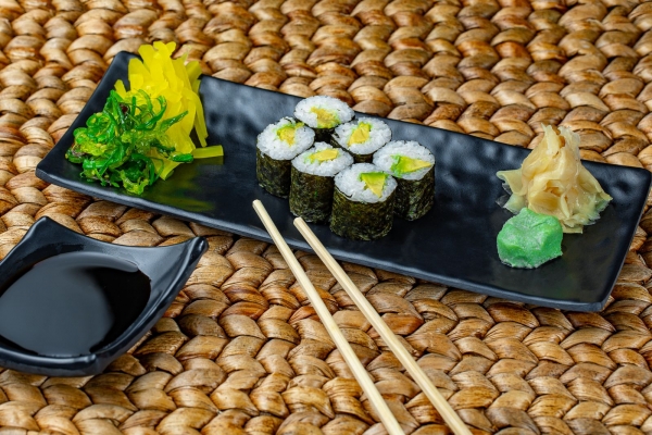 Maki with avocado