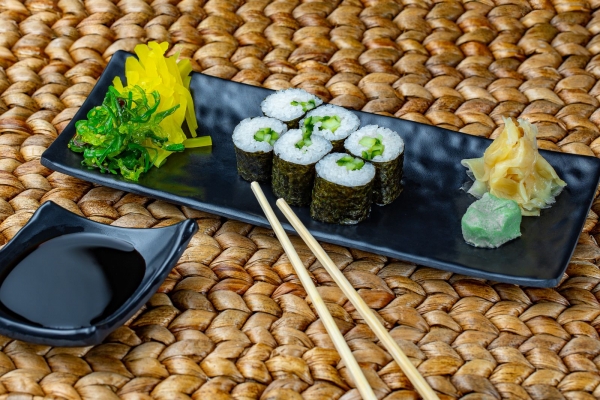 Maki with cucumber